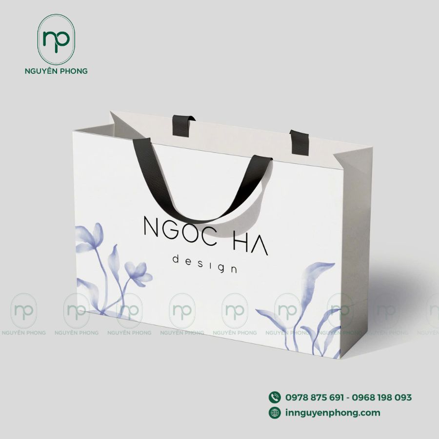 In túi giấy đựng hộp quần áo thương hiệu Ngọc Hà design